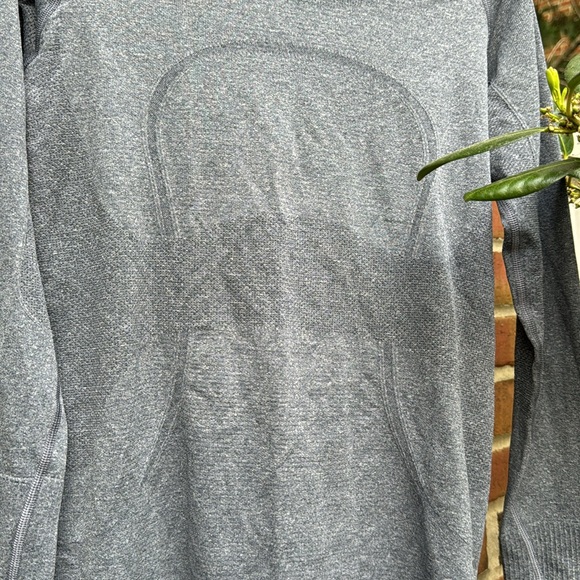 Lululemon Swiftly Tech Long-Sleeve Shirt Gray with Thumb Keyhole - Size 8 - Picture 4 of 14